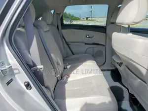 Toyota Venza LE 2011 Silver