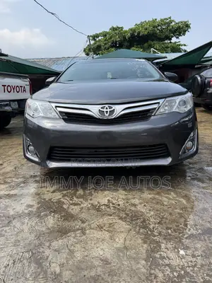 Toyota Camry XLE 4dr Sedan (2.5L 4cyl 6A) 2013 Gray
