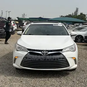 Toyota Camry XLE 4dr Sedan (2.5L 4cyl 6A) 2017 White