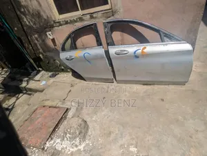 Glc300 2016 Front and Back Door Passenger Side
