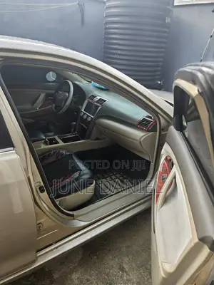 Toyota Camry LE 4dr Sedan (2.5L 4cyl 6AM) 2010 Gold