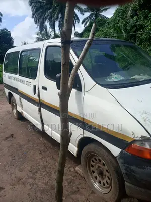 Toyota HiAce 2000 White