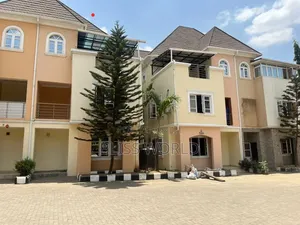 3bdrm Townhouse/Terrace in Utako for sale