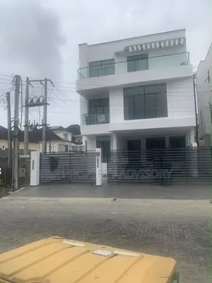 5bdrm Duplex in Chevy View, Chevron for sale