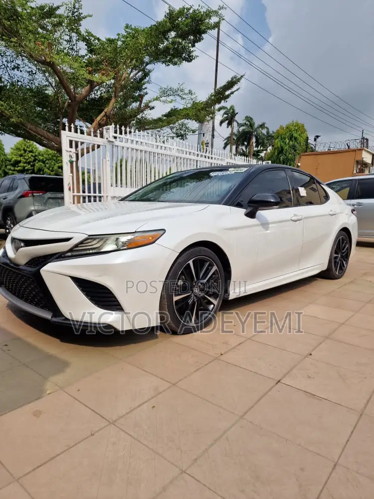 Toyota Camry 2019 White