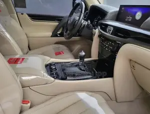 Lexus LX 570 AWD 2019 White