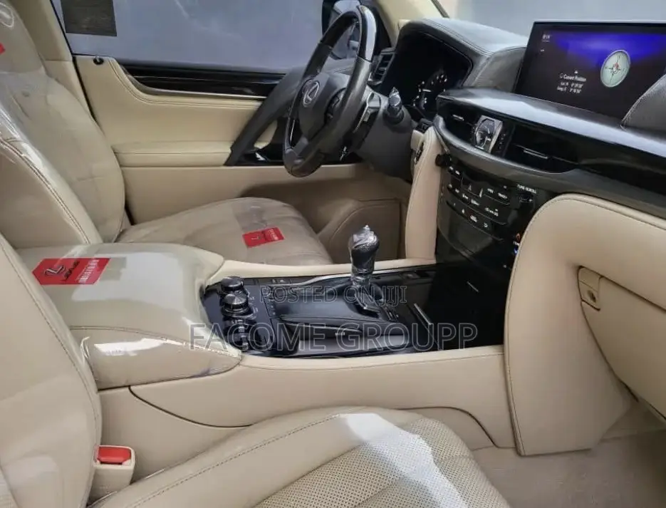 Lexus LX 570 AWD 2019 White