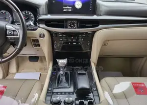 Lexus LX 570 AWD 2019 White