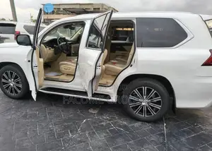 Lexus LX 570 AWD 2019 White
