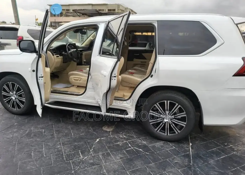Lexus LX 570 AWD 2019 White