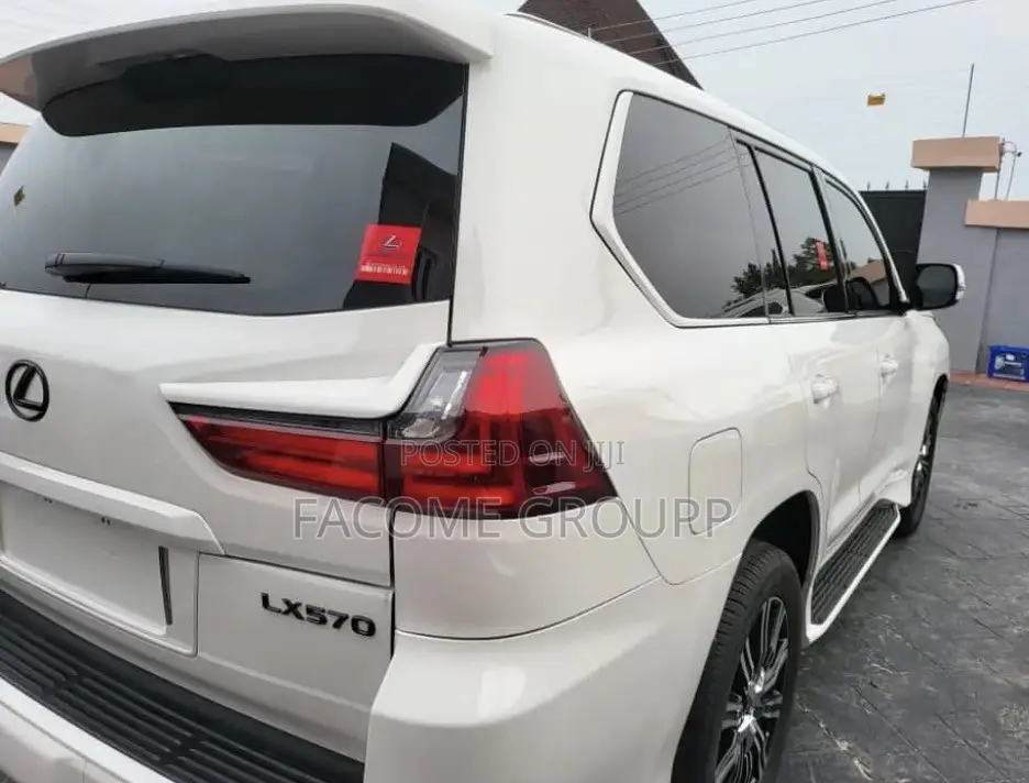 Lexus LX 570 AWD 2019 White
