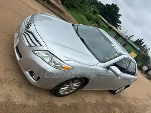 Toyota Camry XLE 4dr Sedan (2.5L 4cyl 6AM) 2010 Silver