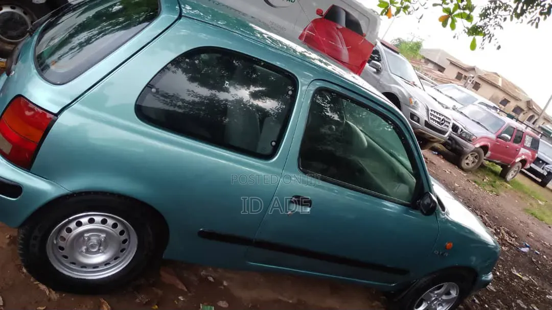 Nissan Micra 2000 Green