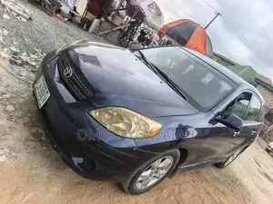 Toyota Matrix Hatchback FWD (1.8L 4cyl 5M) 2006 Blue