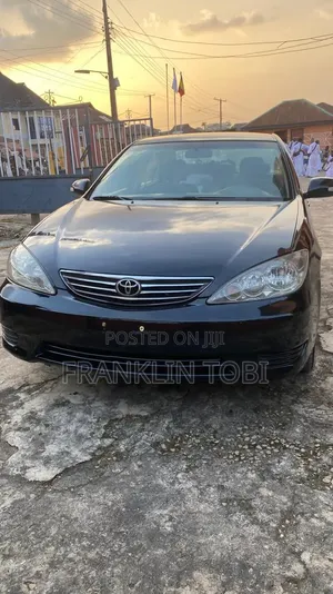 Toyota Camry LE 4dr Sedan (2.4L 4cyl 5A) 2005