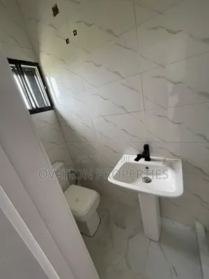 2bdrm Block of Flats in An Estate Not Far for rent