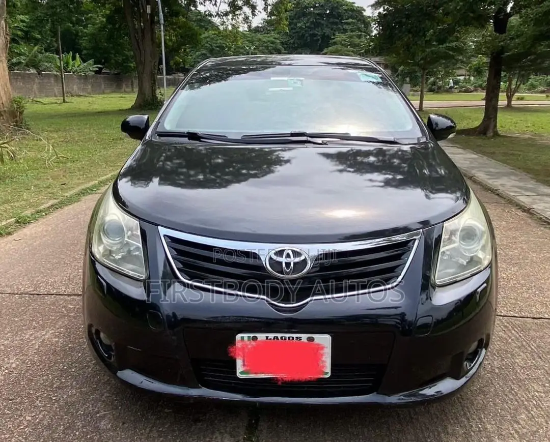 Toyota Avensis 2012 Black