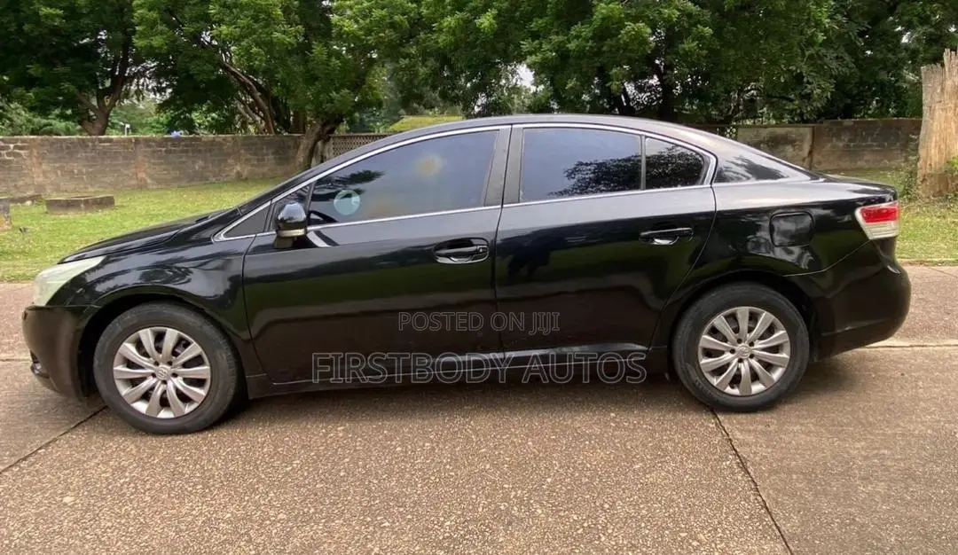 Toyota Avensis 2012 Black