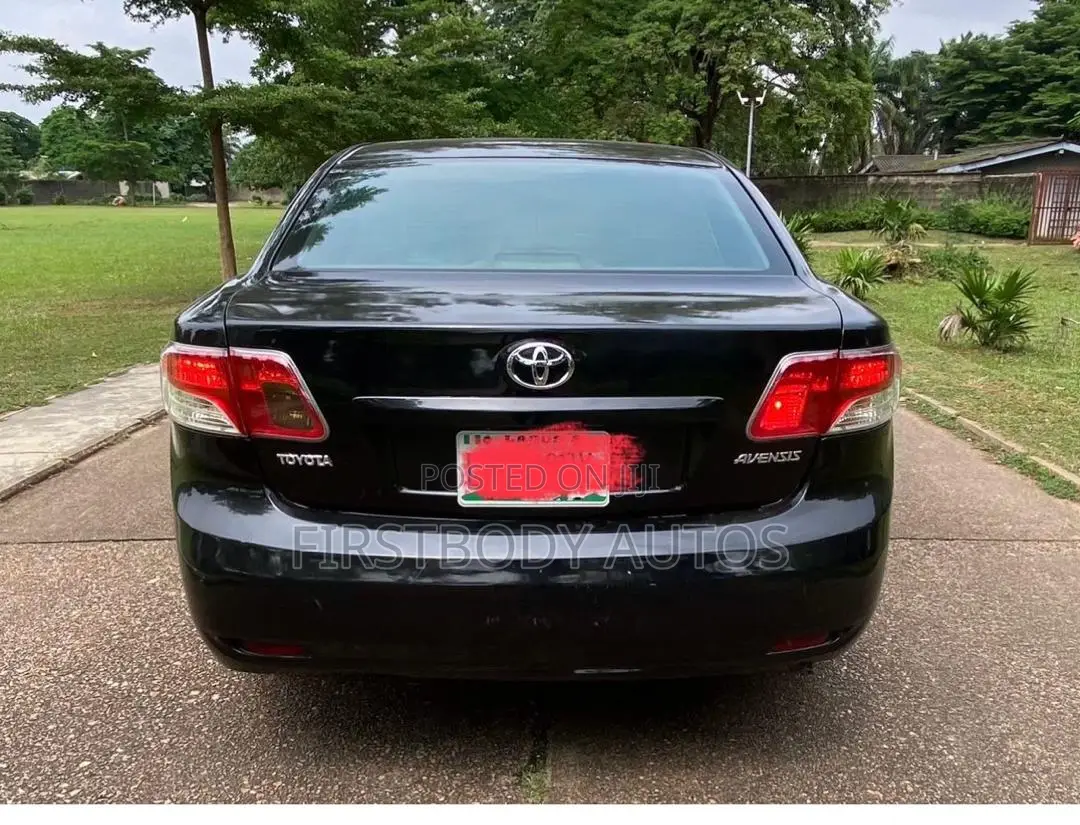Toyota Avensis 2012 Black