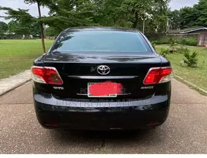 Toyota Avensis 2012 Black