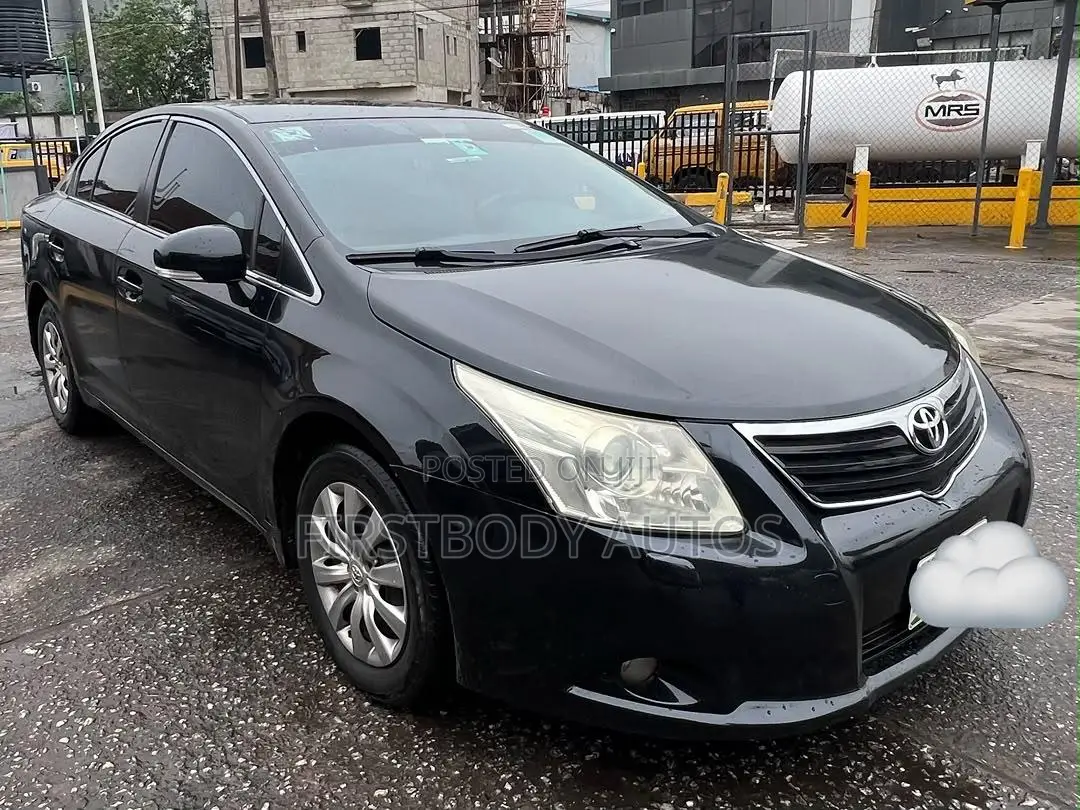 Toyota Avensis 2012 Black