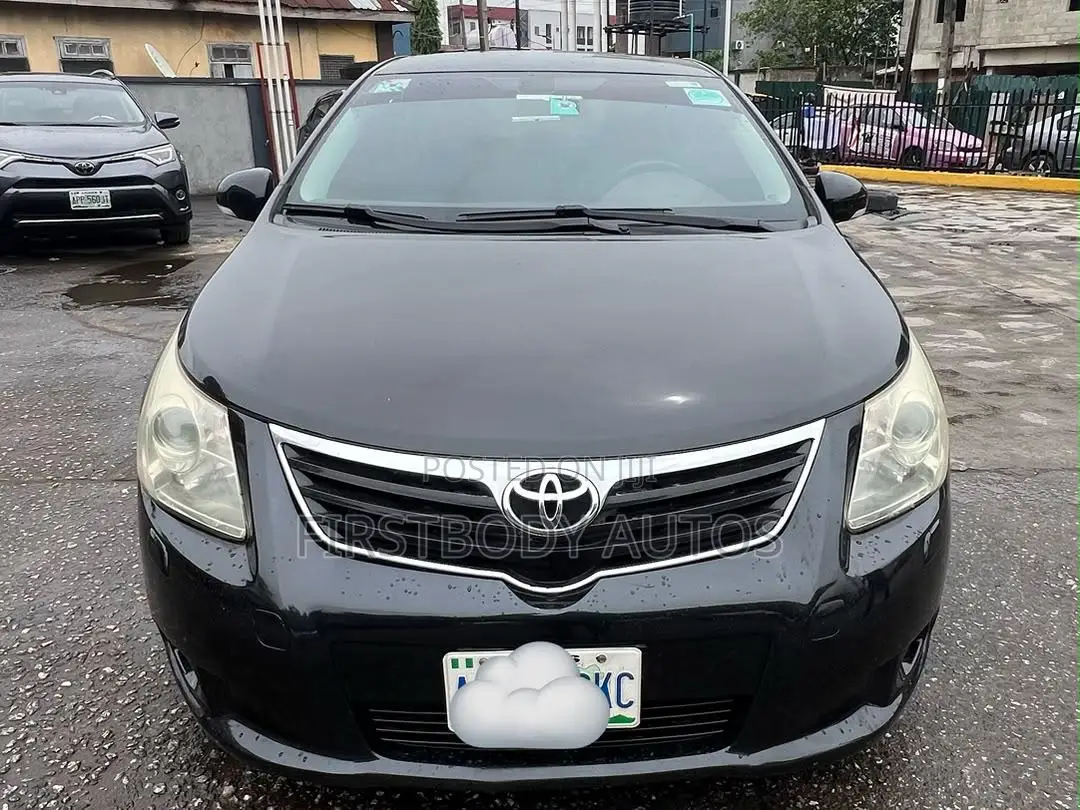 Toyota Avensis 2012 Black
