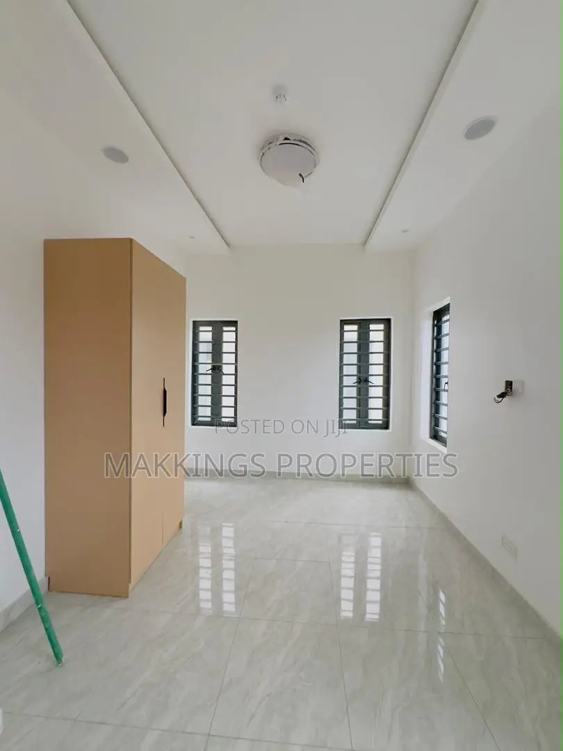 4bdrm Duplex in Bode Thomas for sale