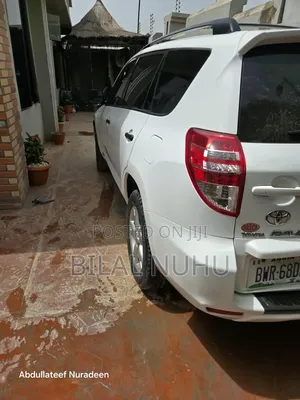 Toyota RAV4 2010 White