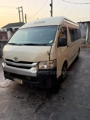 Toyota HiAce 2021 White