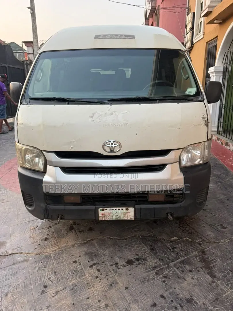 Toyota HiAce 2021 White