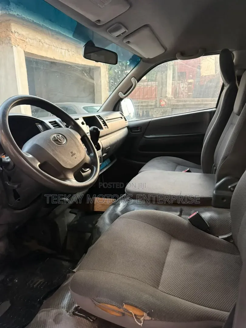 Toyota HiAce 2021 White