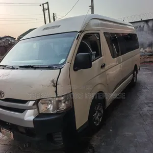 Toyota HiAce 2021 White