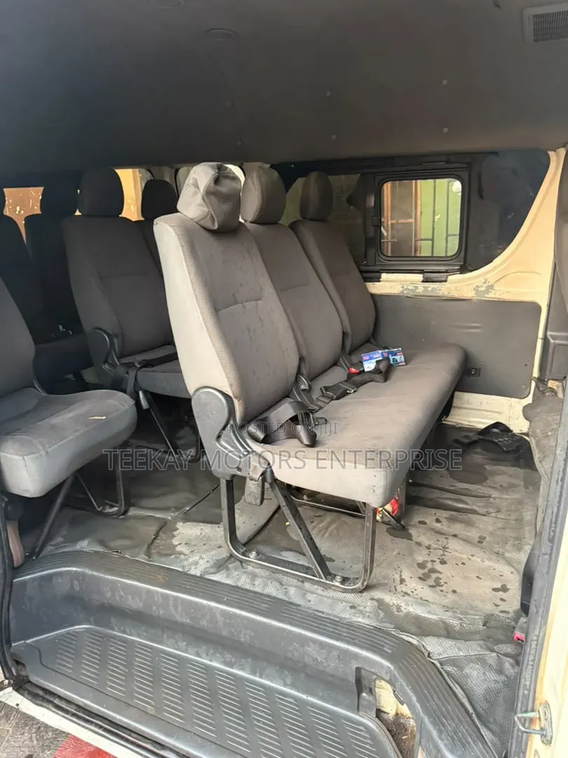 Toyota HiAce 2021 White