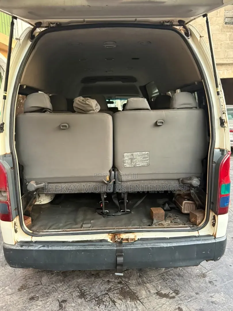 Toyota HiAce 2021 White