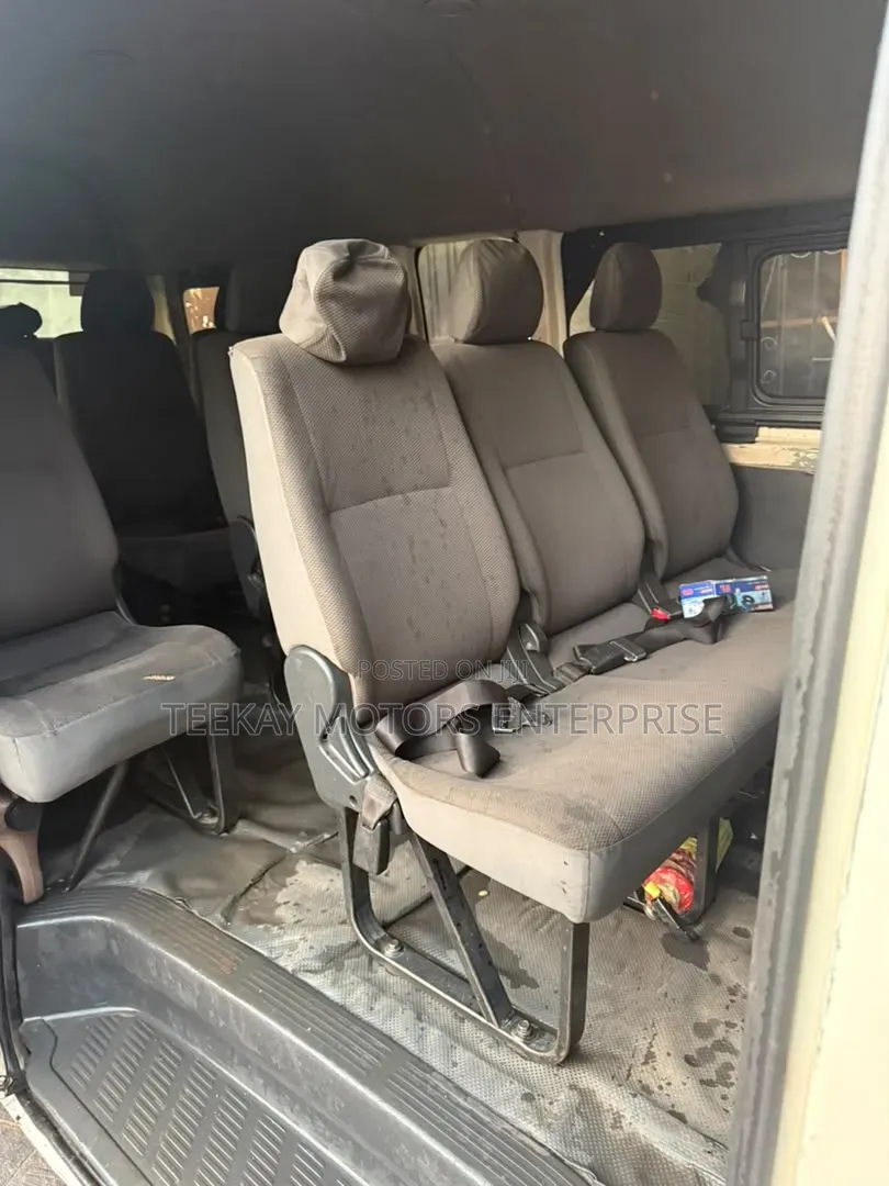 Toyota HiAce 2021 White