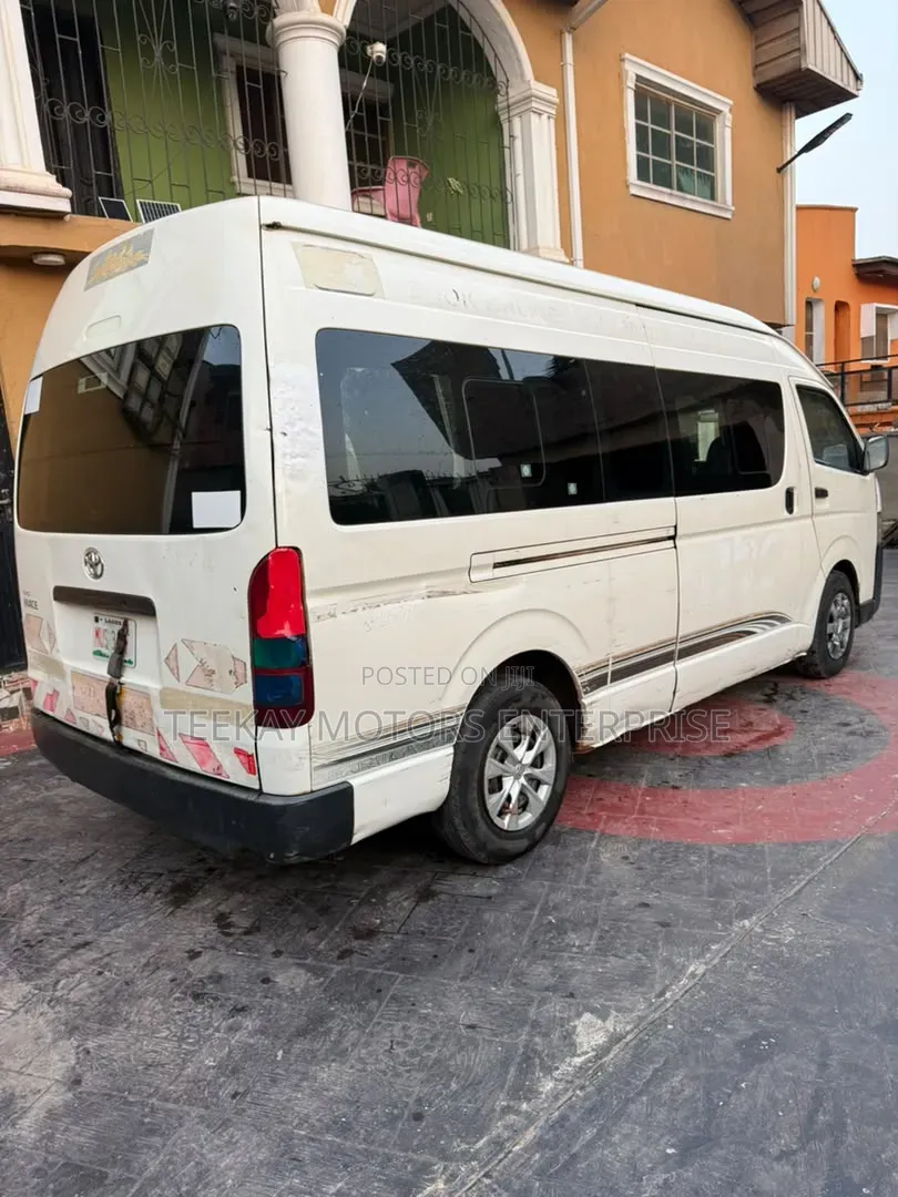 Toyota HiAce 2021 White
