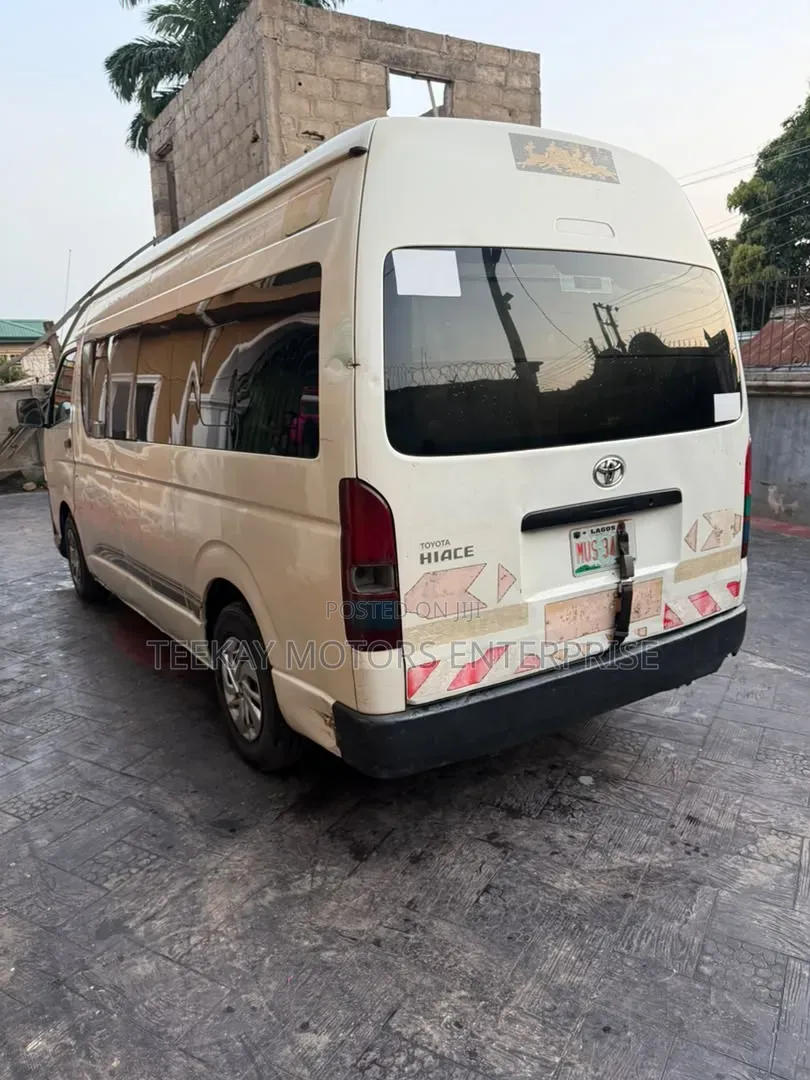 Toyota HiAce 2021 White