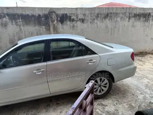 Toyota Camry LE 4dr Sedan (2.4L 4cyl 5M) 2003 Gray