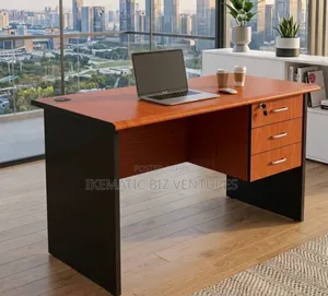 Foreign 4 Feet Office Table