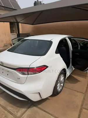 Toyota Corolla LE 2020 White