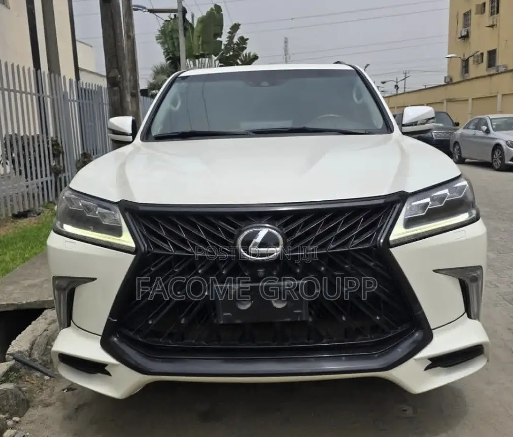 Lexus LX 570 AWD 2016 White