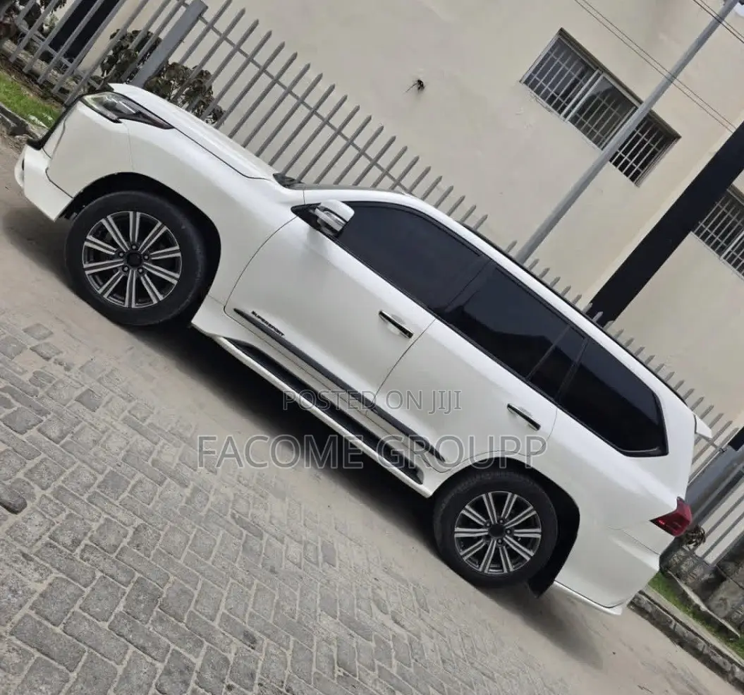 Lexus LX 570 AWD 2016 White