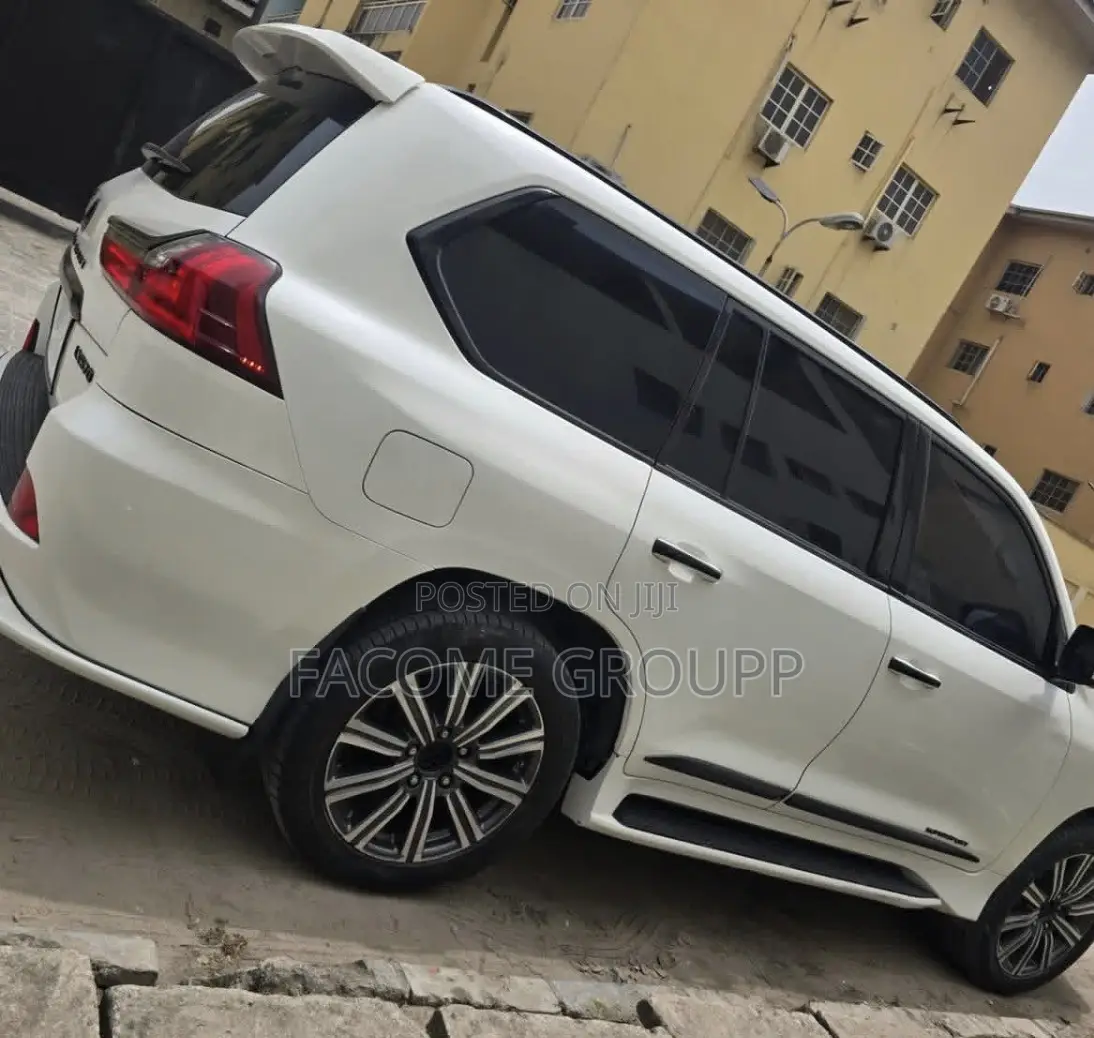 Lexus LX 570 AWD 2016 White