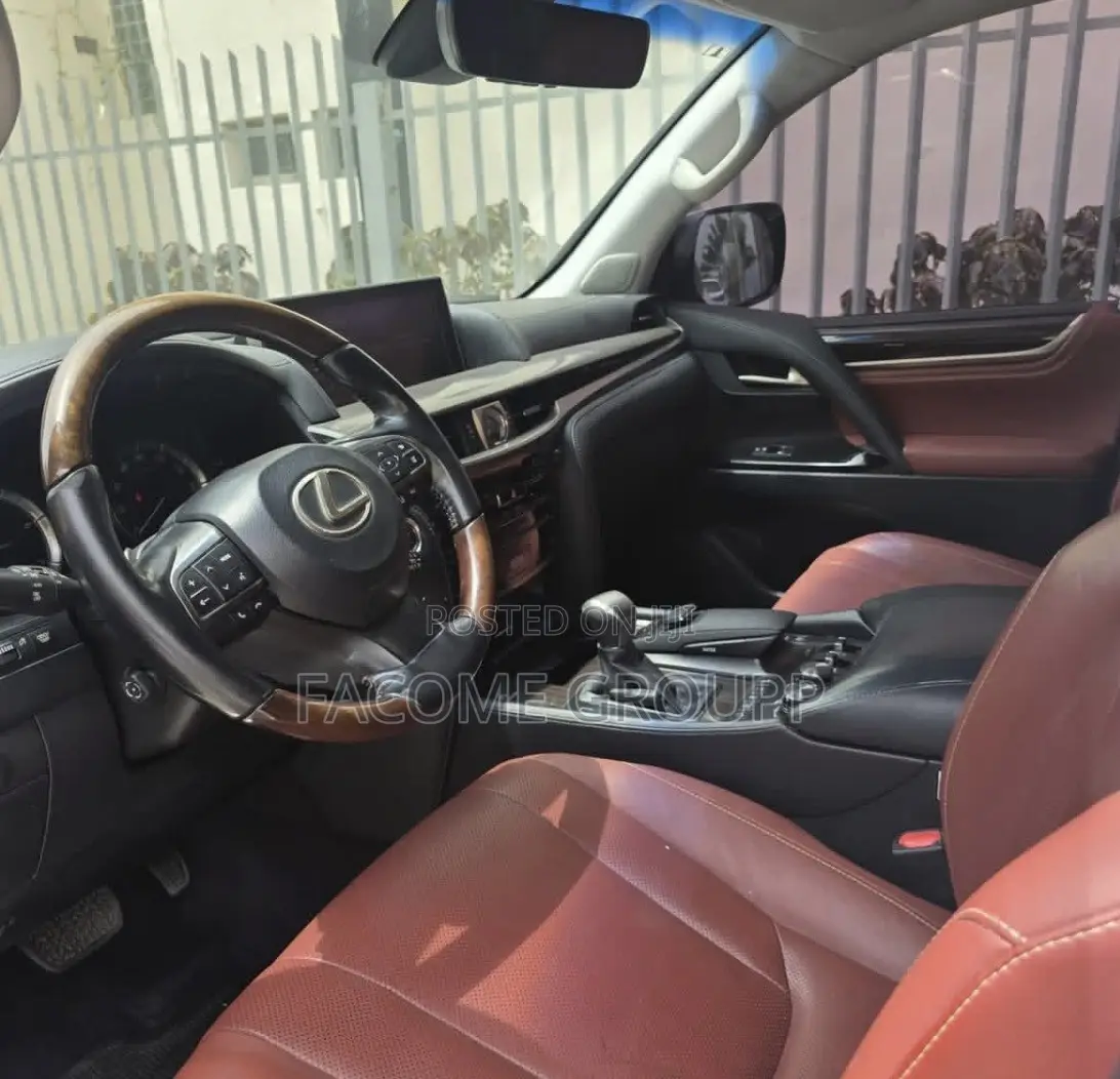 Lexus LX 570 AWD 2016 White
