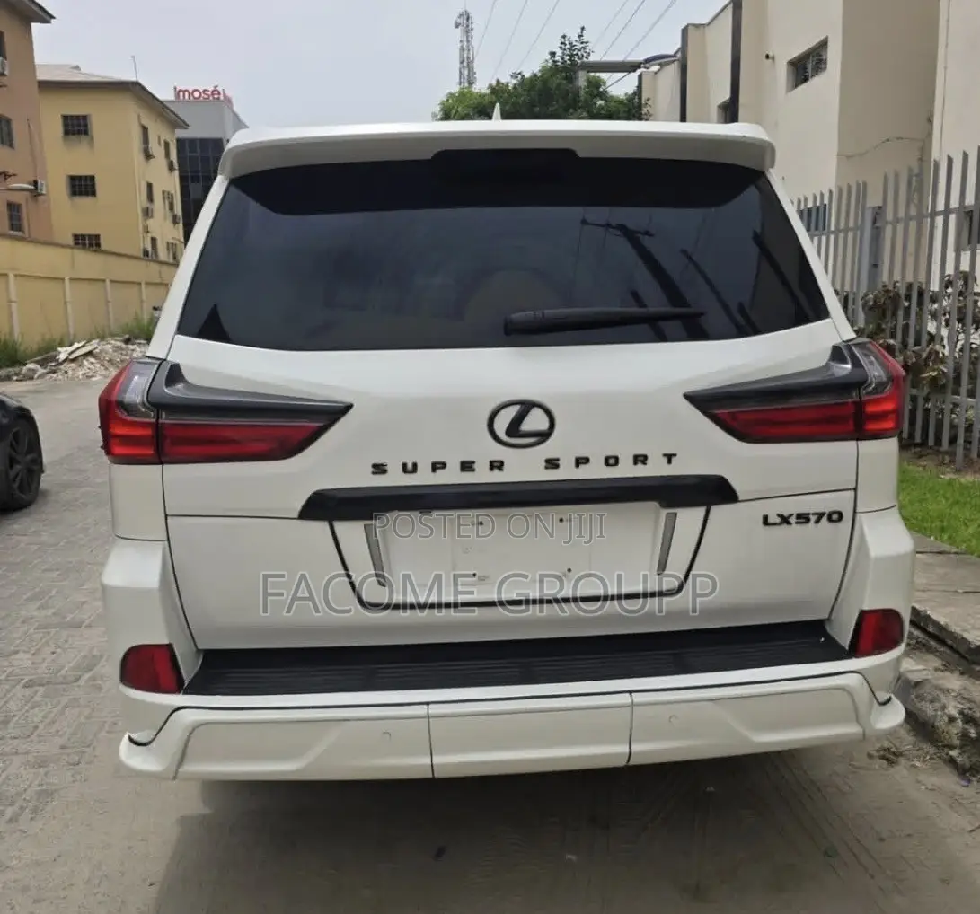 Lexus LX 570 AWD 2016 White