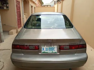 Toyota Camry Automatic 1999 Silver