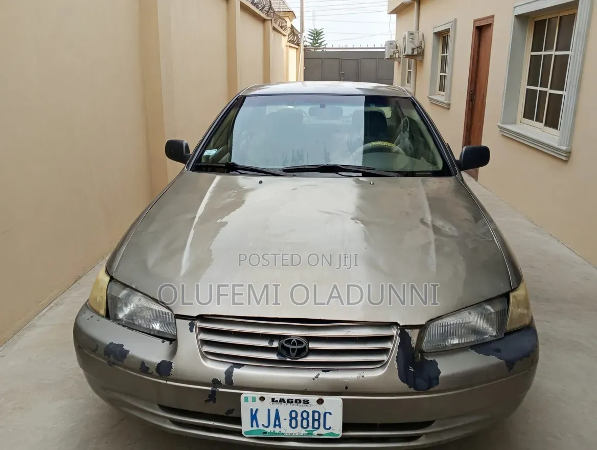 Toyota Camry Automatic 1999 Silver