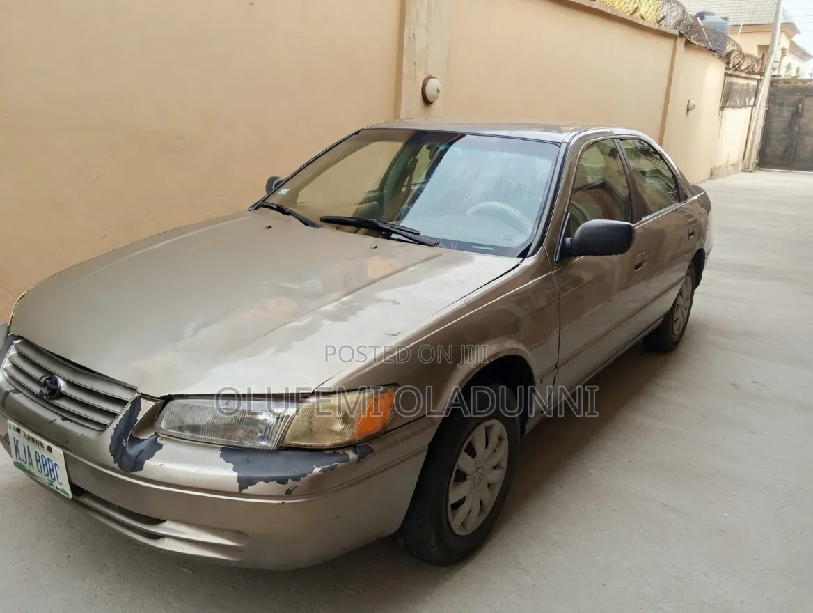 Toyota Camry Automatic 1999 Silver