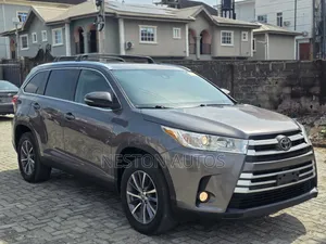 Toyota Highlander XLE 2019 Gray