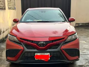 Toyota Camry SE 2021 Red